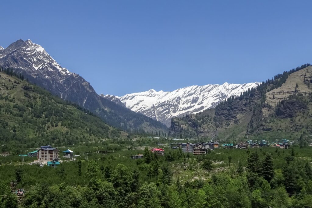 Kullu_Valley_near_Manali,_Himachal_Pradesh,_India (1)