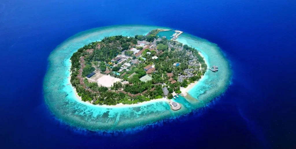 Baandos Maldives book with tabby and tamara