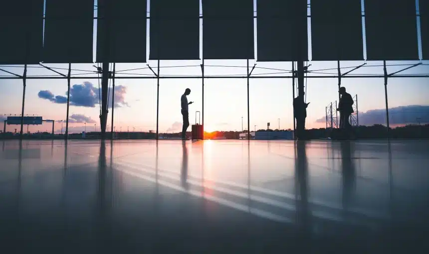 Pros And Cons of Using a Flight Installment Service 1 airport transfer heathrow to london