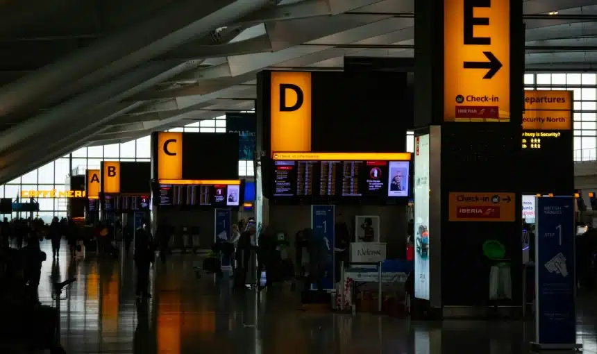 Guide to Affordable Tamara Flight Booking in UAE 1 tamara flight booking with white sky travel