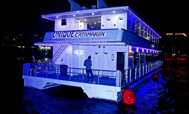 catamaran dinner cruise dubai with tabby