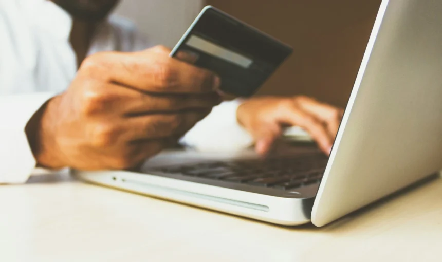 Travel agency in Dubai Offer up to 12-month payment plans 1 credit card emi conversion in UAE