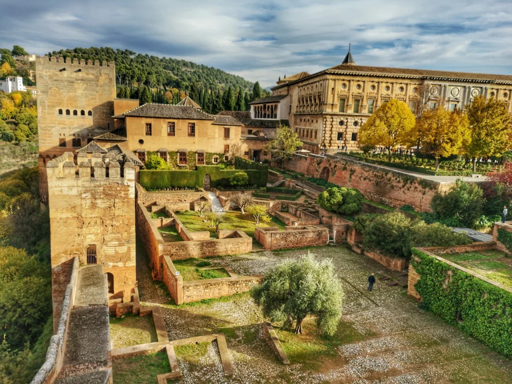 Activities in Spain for Tourists: Top Experiences Can't Miss 6 Granada spain