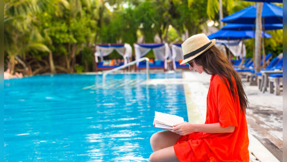 Best Time to Book Hotels for Holiday Travel 5 Best Time to Book Hotels for Holiday Travel