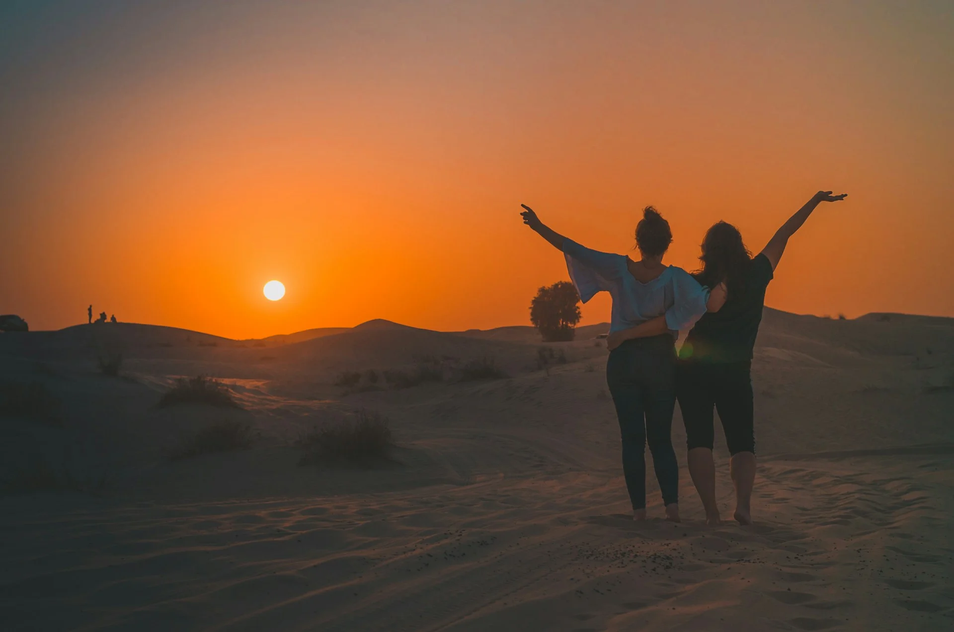 what time is the sunset in dubai