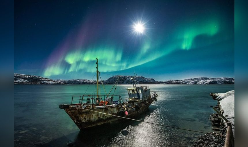 Northern Lights Murmansk: Best Times to Witness Magic 1 Northern Lights Murmansk