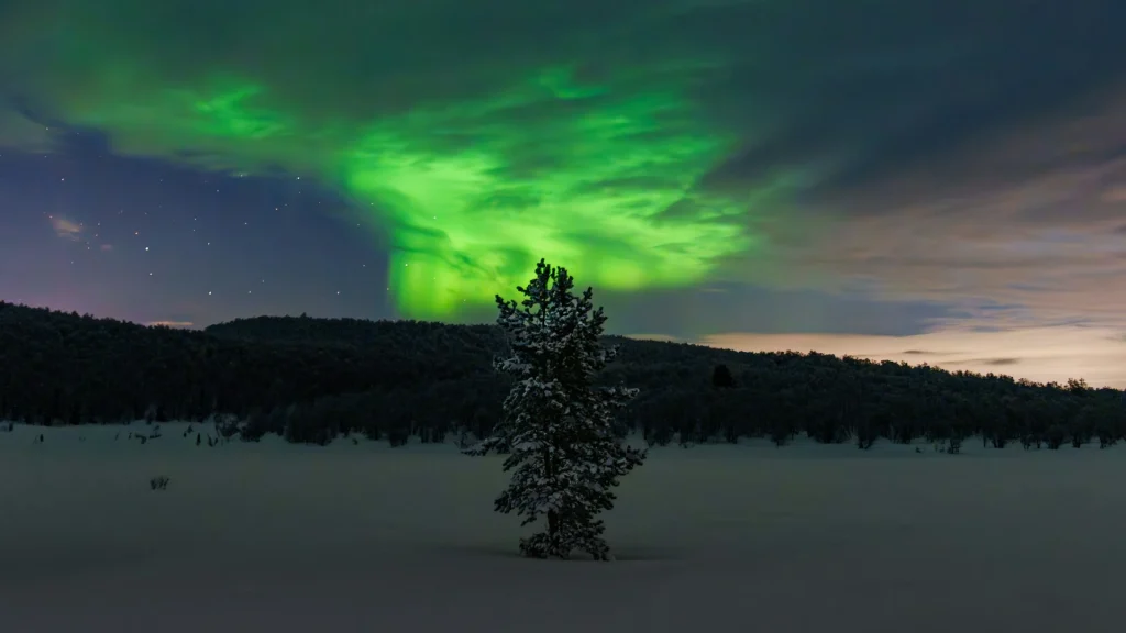 Northern Lights Murmansk: Best Times to Witness Magic 3 northern lights murmansk russia