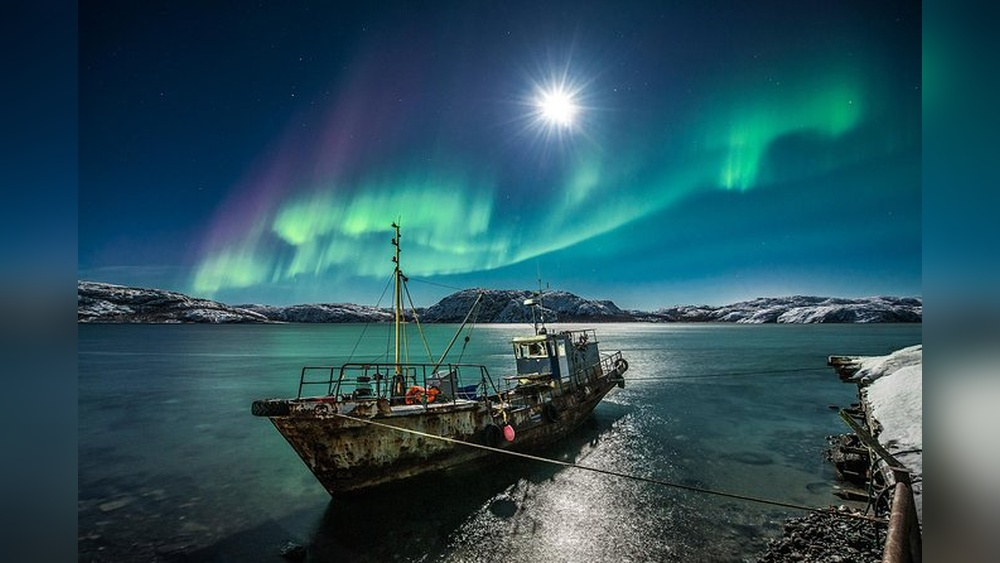 Northern Lights Murmansk: Best Times to Witness Magic 1 Northern Lights Murmansk