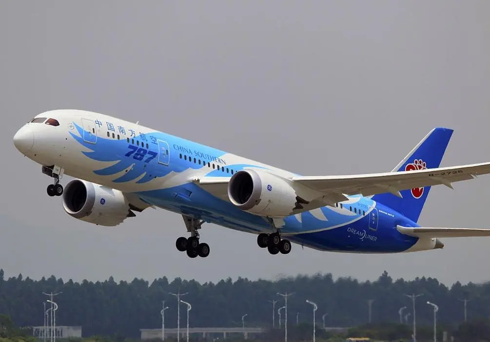 China Southern Airline: Unveiling Top Flight Deals and Tips 3 China Southern Airline with tabby and tamara