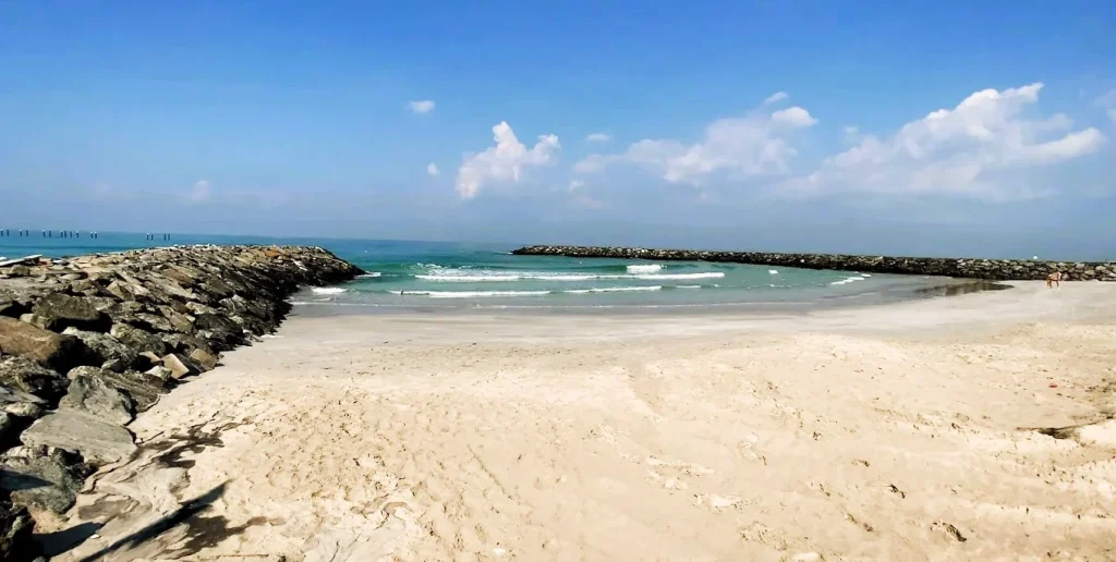 Ajman Corniche: Pantai, Hotel, Makanan, dan Aktivitas yang Dapat Dilakukan 3 Ajman, Jalinan Sungai