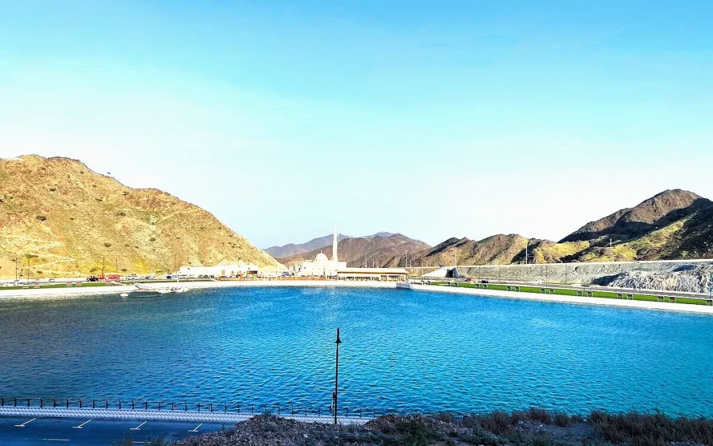Al Hefaiyah Lake Kalba: Kayaking, Trails, Hours and Tips 1 Al Hefaiyah Lake