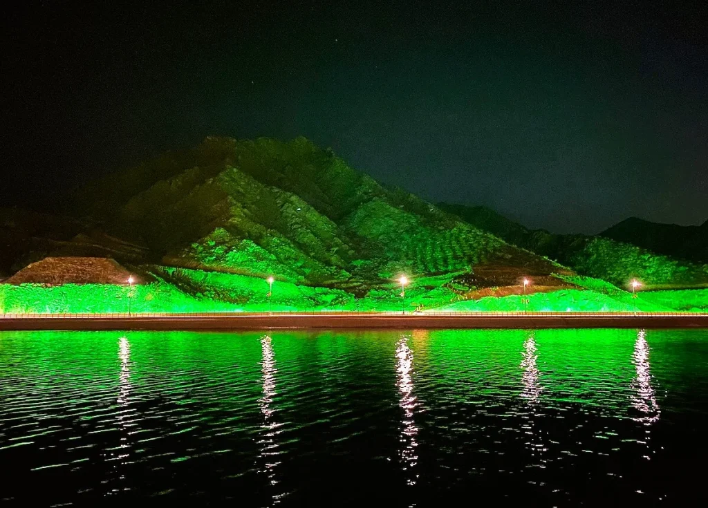 Al Hefaiyah Lake Kalba: Kayaking, Trails, Hours and Tips 3 Al Hefaiyah Lake kayak rides