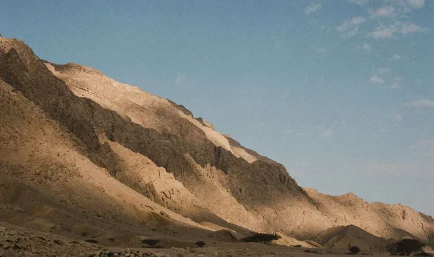 Jebel Hafeet Al Ain: A Travel Guide to Abu Dhabi's Highest Peak 1 Jebel Hafeet Mountain Abu Dhabi United Arab Emirates