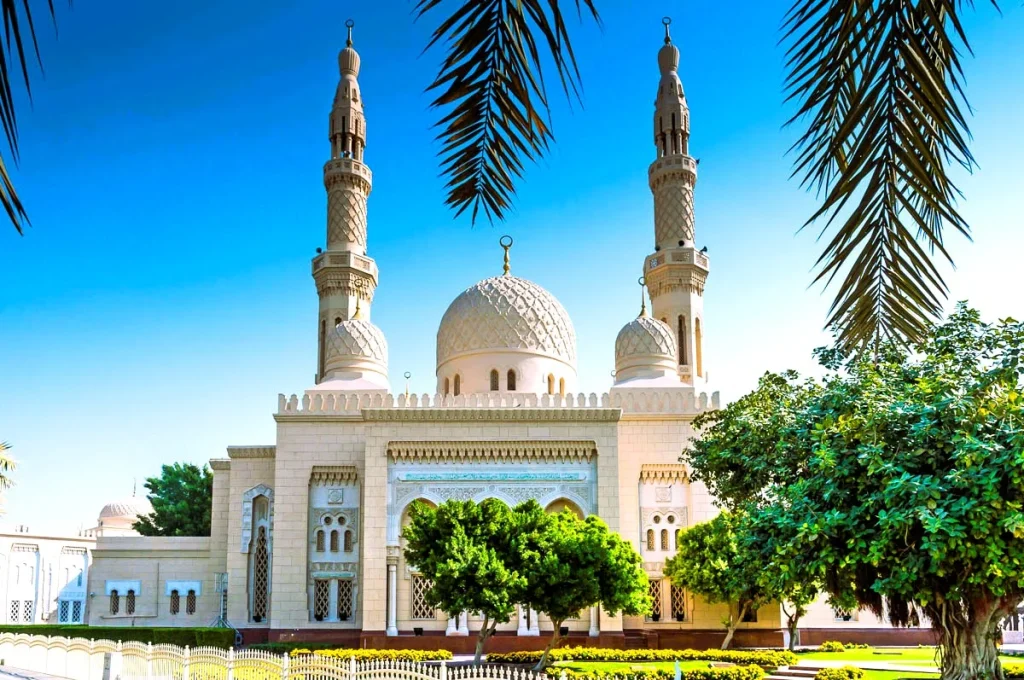 Jumeirah Mosque in Dubai: History, Location, Timings and Visiting Tips 4 Jumeirah Mosque history