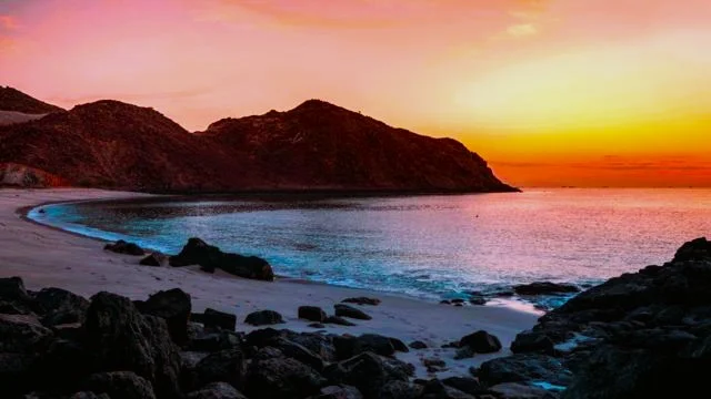 Khorfakkan Beach in Sharjah: Things to Do, Tips and How to Get There 3 Khorfakkan beach sunset