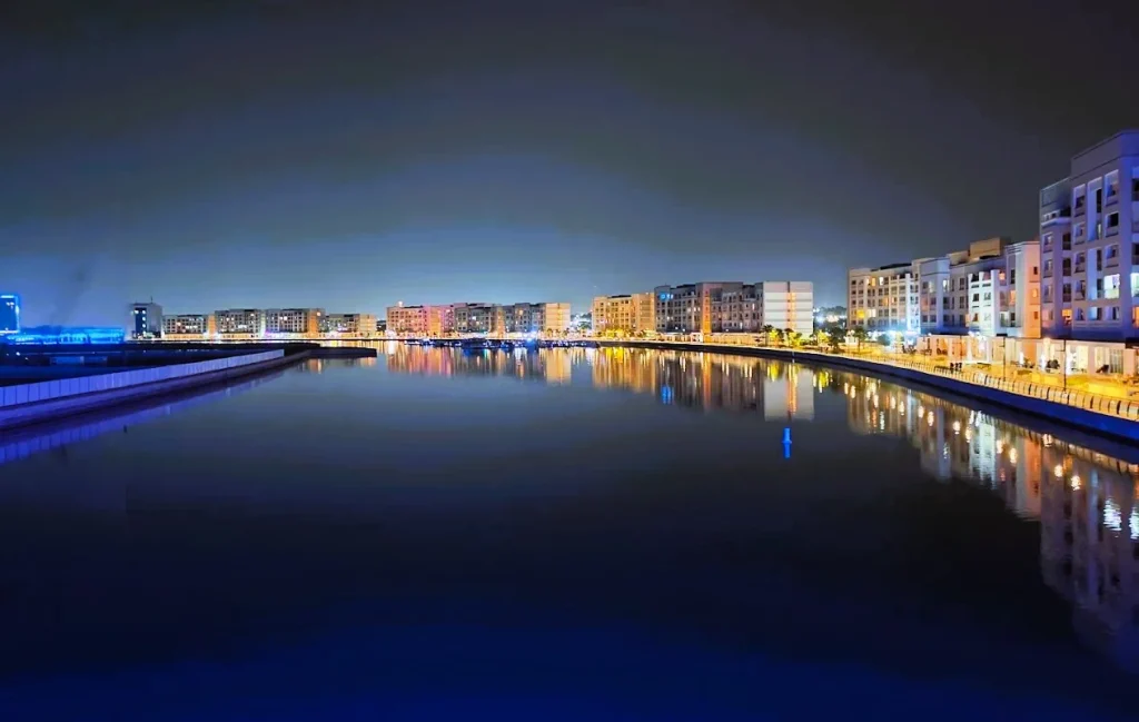 Mina Al Arab in Ras Al Khaimah: Resorts, Beaches and Things to Do 4 Mina Al Arab waterfront at night in Ras Al Khaimah