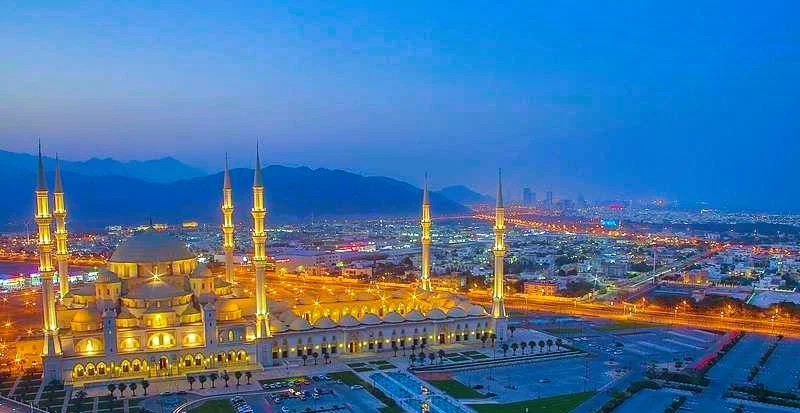 Masjid Sheikh Zayed Fujairah: Jam Buka, Tiket Masuk, dan Panduan Kunjungan 4 Lokasi Masjid Sheikh Zayed Fujairah