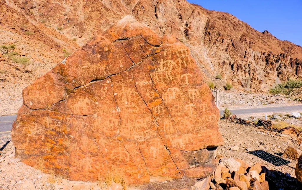 Wadi Saham: Panduan Mendaki, Petroglyph, dan Pemandangan Pegunungan 3 Wadi Saham