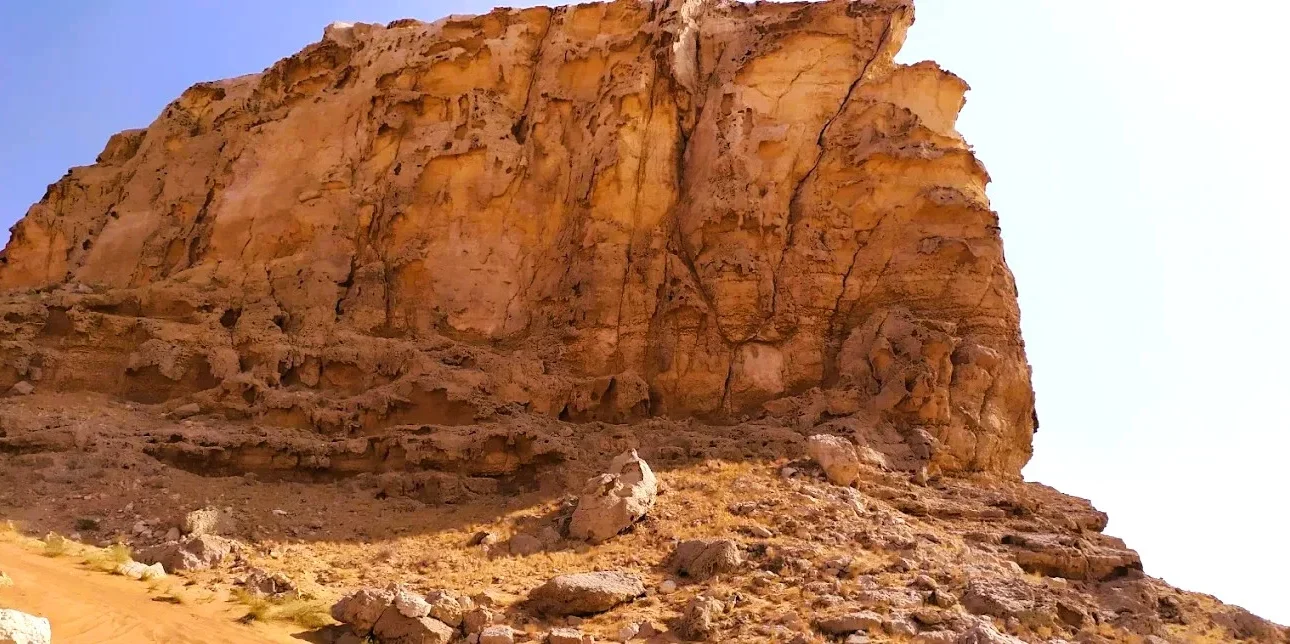 Fossil Rock Sharjah: How to Visit, Hiking Trail, Places Nearby and Where to Stay 1 Fossil Rock Sharjah: How to Visit, Hiking Trail, Places Nearby and Where to Stay