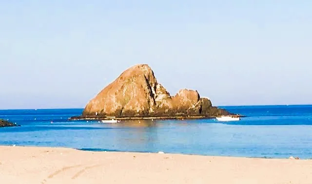 Pulau Snoopy di Fujairah: Cara Mengunjungi, Snorkeling, dan Melihat Penyu 5 Pulau Snoopy UEA
