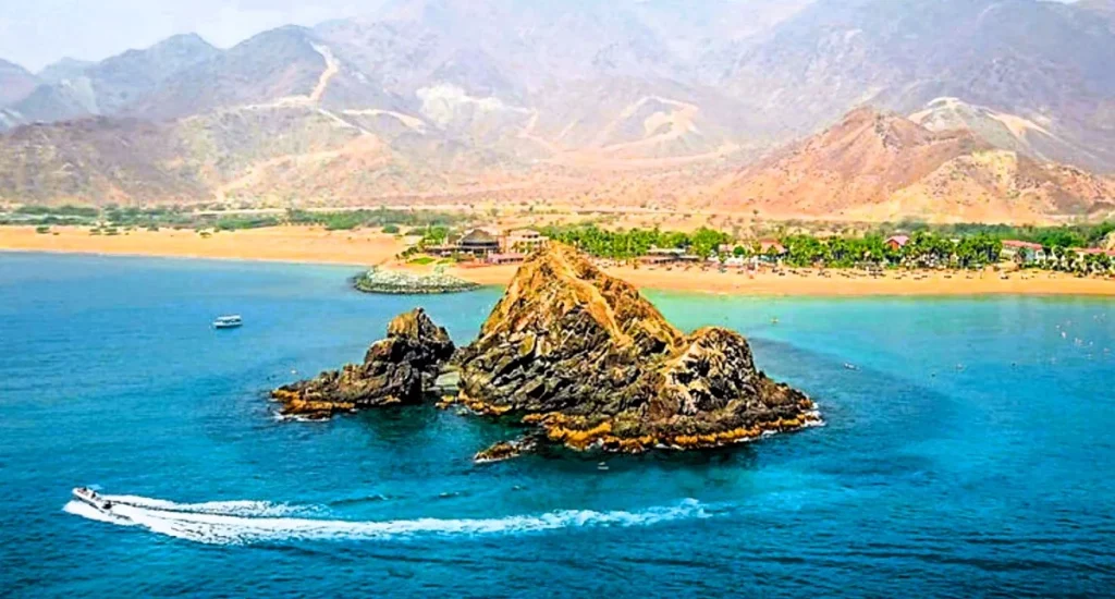 Pulau Snoopy di Fujairah: Cara Mengunjungi, Snorkeling, dan Melihat Penyu 2 hal-hal yang dapat dilakukan di Fujairah, Pulau Snoopy